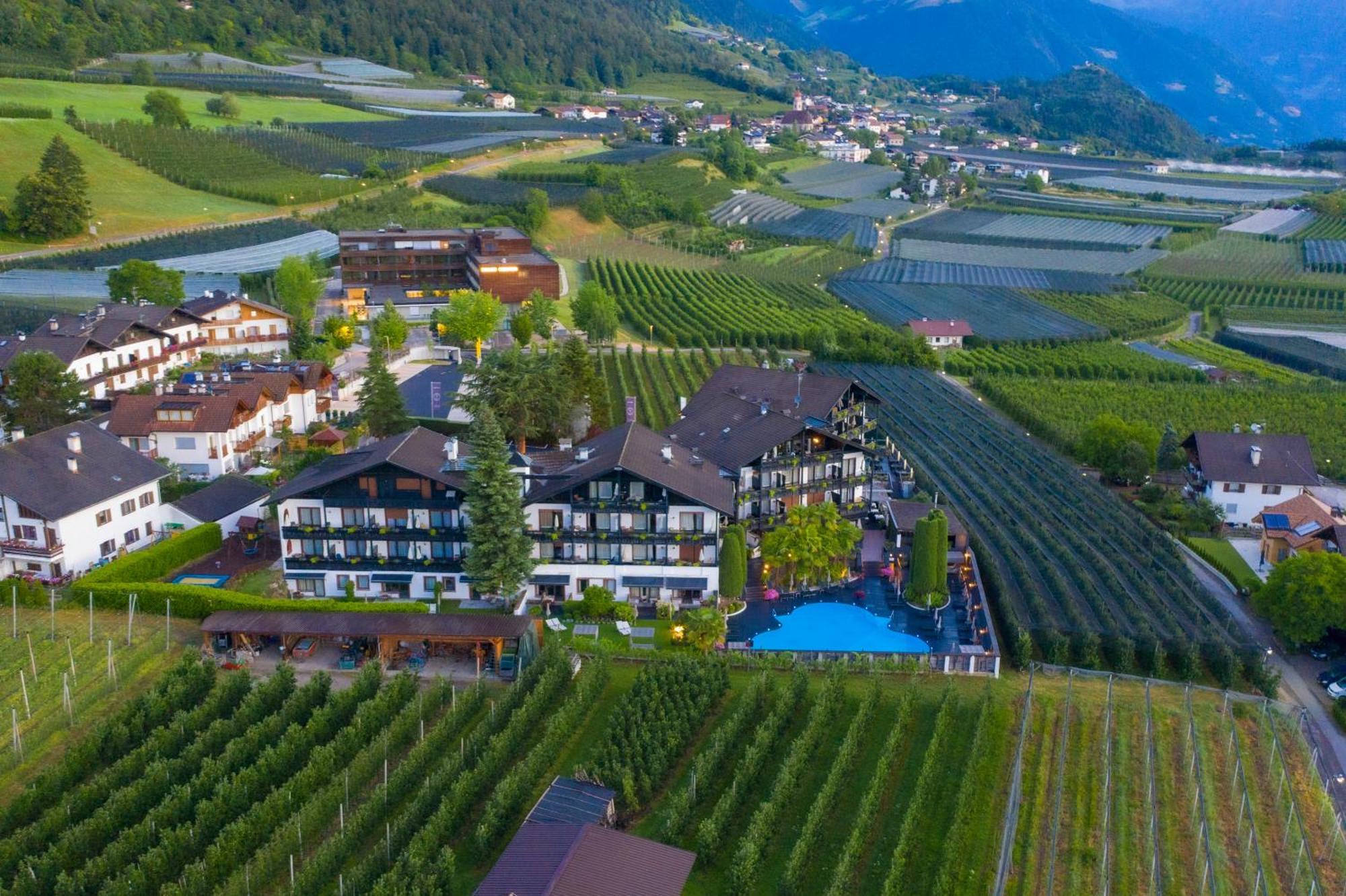 Tirolensis Hotell Tesimo Exteriör bild